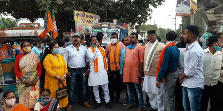 রাজ্য সভাপতির উপর হামলার প্রতিবাদে কালনায় পথ অবরোধ বিজেপির