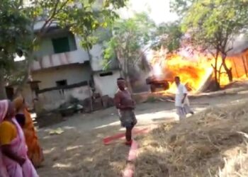 কালনায় বিধ্বংসী অগ্নিকান্ডে ভস্মিভূত ২২ টি বাড়ি