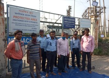 ভাতারে বিদ্যুৎ সাবস্টেশনে চুরির ঘটনার জেরে চার নিরাপত্তারক্ষীকে ছাঁটাইয়ের সুপারিশ বিদ্যুৎ দপ্তরের, বিক্ষোভ