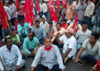 ভাতারে কৃষি আইনের বিরোধিতায় পথ অবরোধ সিপিএমের শাখা সংগঠনের