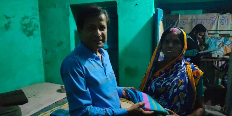 তৃণমূল কংগ্রেসের উদ্যোগে শীতবস্ত্র বিতরণ কাটোয়ার নন্দীগ্রামে