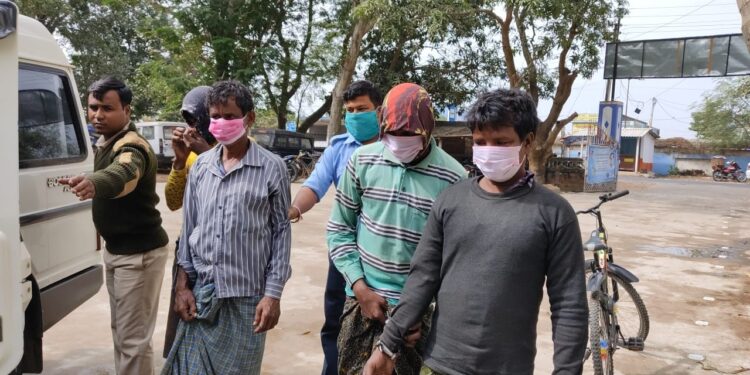 ভাতাড়ে ধৃত চার চোলাই কারবারি