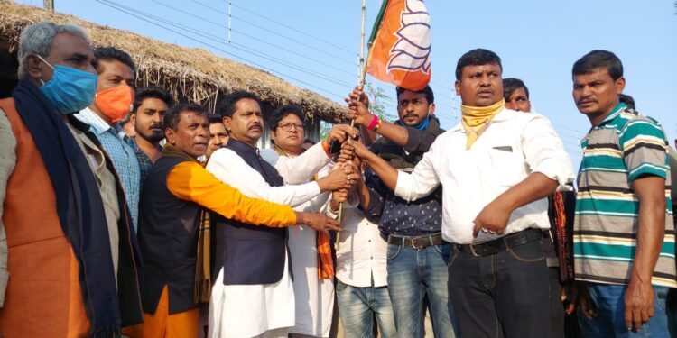 কেতুগ্রামে বিজেপিতে যোগদান একশ পরিবারের, উদ্বোধন নতুন কার্যালয়ের
