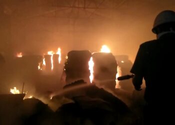 হাওড়ার শিবপুরে পাটকলে বিধ্বংসী আগুন