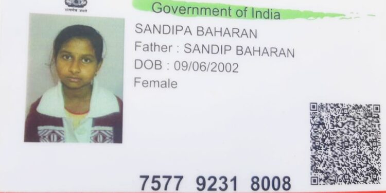 স্বামী স্মার্টফোন ভেঙে দেওয়ায় অভিমানে আত্মঘাতী স্ত্রী