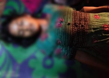 দেহব্যবসায় নামতে চাপ মায়ের, গলায় ফাঁস লাগিয়ে আত্মঘাতী মেয়ে