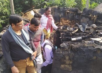 রান্নার গ্যাসের পাইপ লিক করে আগুন,পূর্বস্থলীতে ভস্মীভূত বাড়ি