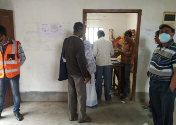 খোলাবাজারে আলুর দাম নিম্নমুখী, উধাও ২৫ টাকার আলু কেনার ভিড়