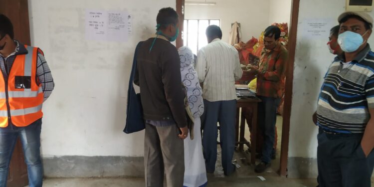 খোলাবাজারে আলুর দাম নিম্নমুখী, উধাও ২৫ টাকার আলু কেনার ভিড়