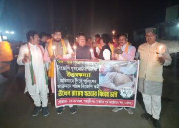 উত্তরবঙ্গে দলীয় কর্মীর মৃত্যুর প্রতিবাদে কাটোয়া ও কালনায় মোমবাতি মিছিল বিজেপির