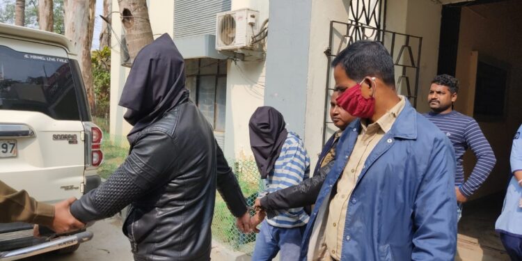 আন্তরাজ্য গাড়ি চুরি চক্রের দুই পান্ডাকে পাকড়াও করল পুলিশ