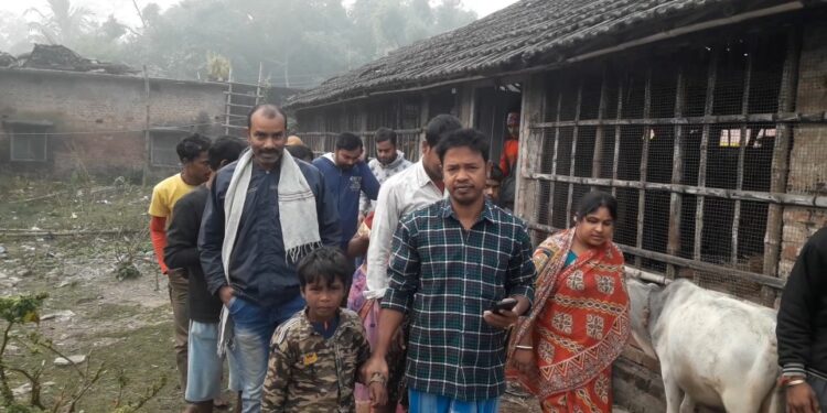 মালদহে মোবাইল চোর সন্দেহে কিশোরকে গনধোলাই