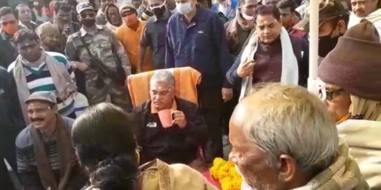 গঙ্গাসাগরে ‘চায় পে চর্চায়’ দিলিপ ঘোষ