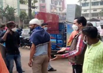 হাওড়ায় প্রকাশ্যে এল শাসকদলের গোষ্ঠীদ্বন্দ্ব,পিকের টিমের সামনে চললো দু’পক্ষের তীব্র বাদানুবাদ