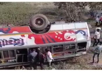 পুরুলিয়ায় যাত্রীবাহী বাস উলটে আহত ২৫