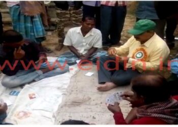 বঙ্গধ্বনি যাত্রা’য় বেড়িয়ে তাসের আসরে ভাতাড়ের বিধায়ক, ‘পলিটিক্যাল গিমিক’ কটাক্ষ বিজেপির