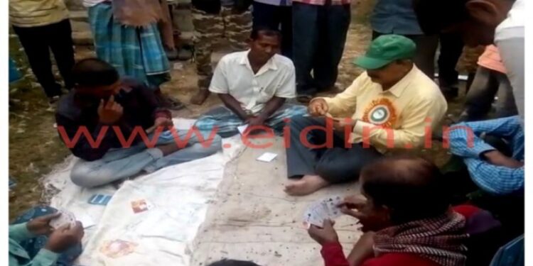 বঙ্গধ্বনি যাত্রা’য় বেড়িয়ে তাসের আসরে ভাতাড়ের বিধায়ক, ‘পলিটিক্যাল গিমিক’ কটাক্ষ বিজেপির