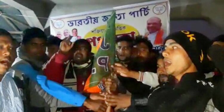 মালদার হরিশ্চন্দ্রপুরে ৫০ সংখ্যালঘু তৃণমুলকর্মীর বিজেপিতে যোগদান