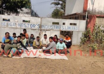আউশগ্রামের ডেয়ারি কারখানার শ্রমিকদের ধর্মঘট