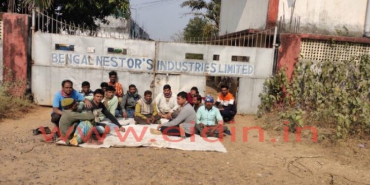 আউশগ্রামের ডেয়ারি কারখানার শ্রমিকদের ধর্মঘট