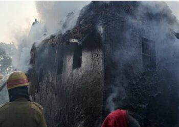 কেতুগ্রামে আগুনে ভস্মীভুত বাড়ি