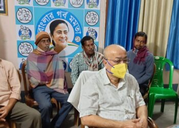 জেপি নাড্ডাকে মুষ্টি ভিক্ষা দেওয়া পাঁচ কৃষকের পরিবারের সদস্য তৃণমূল কার্যালয়ে,বিজেপি-তৃণমূল চাপানউতোর