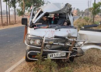 ভাতাড়ে ডাম্পারের পিছনে ধাক্কা মারুতির, জখম ৩