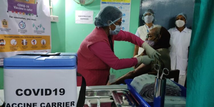 ভাতাড় হাসপাতালে শুরু হল করোনার টীকাকরণ