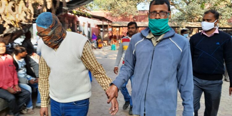 ঘরোয়া পরিবেশে থাকার টোপ দিয়ে বাড়িতে নিয়ে গিয়ে নার্সকে ধর্ষন !  গ্রেফতার কাটোয়া হাসপাতালের ব্লাড ব্যাঙ্কের কর্মী