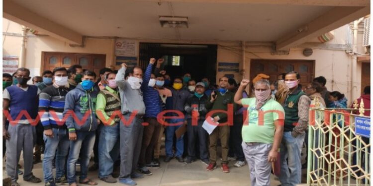 ভাতাড়ের বিডিওর অপসারন চেয়ে আন্দোলনে অফিসের কর্মীরা