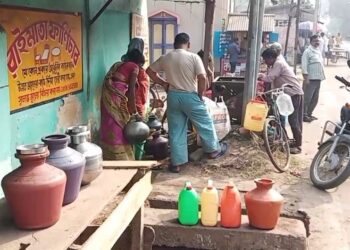 এক সপ্তাহ ধরে বন্ধ প্রকল্পের পানীয় জল সরবরাহ,নলকূপের দূষিত জলই ভরসা রঘুনাথপুরবাসীর