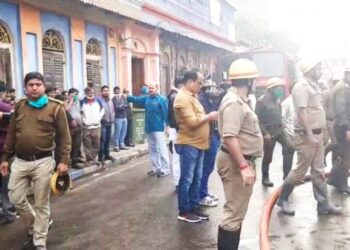 মধ্য কলকাতার গুদামে ভয়াবহ আগুন