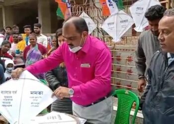 শ্রীরামপুরে ঘুড়ির মাধ্যমে সরকারের কাজের প্রচারে শাসকদল