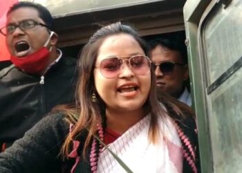 মালদায় শ্রমিক মেলা চলাকালীন  বিক্ষোভ,আটক কংগ্রেস-সিপিএমের  নেতাকর্মীরা