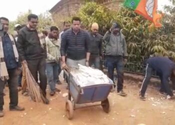 তৃণমূলের ৭-৮ জন সাংসদ বিজেপিতে আসার অপেক্ষায় আছেন : সৌমিত্র খাঁ