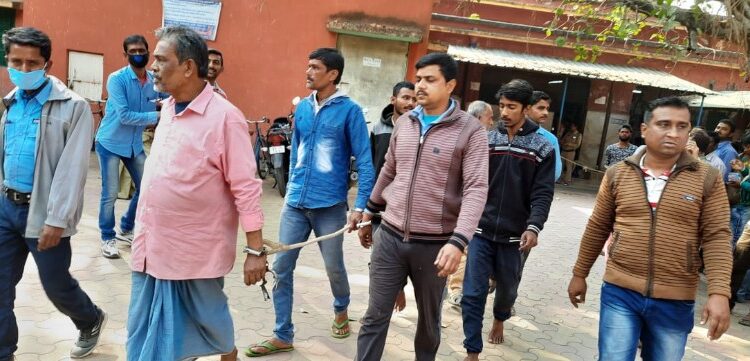 ছাত্রীর সঙ্গে পরকীয়া সন্দেহে শিক্ষকের বাড়িতে হামলার ঘটনা, গ্রেফতার ৭