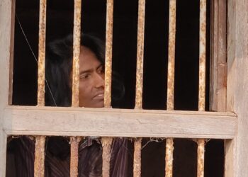 আউশগ্রামে মানসিক ভারসাম্যহীন মহিলাকে ১৬ বছর ধরে গৃহবন্দি রাখার অভিযোগ