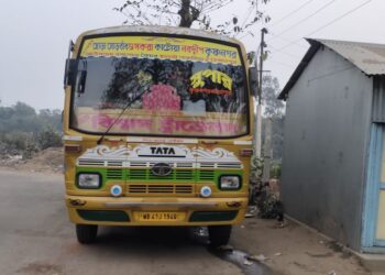 বাস মালিক ও কর্মচারী সংগঠনের গুসকরা ও কাটোয়া শাখার সংঘাত