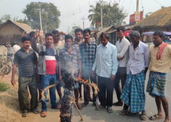 কাটোয়ায় অনুব্রত মন্ডলের কুশপুতুল দাহ বঙ্গীয় যাদব মহাসভার