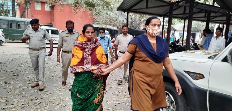 কেতুগ্রামে দোকান থেকে ৯৬ হাজার টাকা চুরির অভিযোগে গ্রেফতার বধু