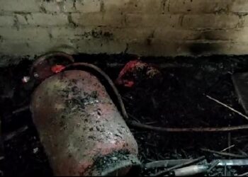 গ্যাস সিলিন্ডার থেকে অগ্নিকান্ড, ভস্মীভূত ৩ বাড়ি