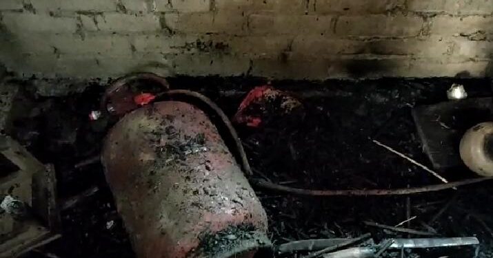 গ্যাস সিলিন্ডার থেকে অগ্নিকান্ড, ভস্মীভূত ৩ বাড়ি