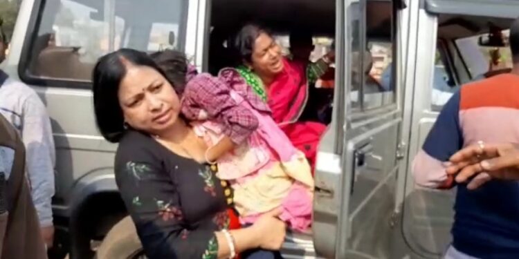 পশ্চিম বর্ধমানের পান্ডবেশ্বরে রেলগেটে আটকে মৃত্যু ১০ বছরের অসুস্থ শিশুর