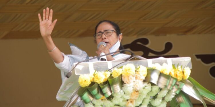 দলত্যাগীদের ‘কুসন্তান’,’দুষ্ট গরু’ বলে কটাক্ষ মুখ্যমন্ত্রী মমতা বন্দ্যোপাধ্যায়ের