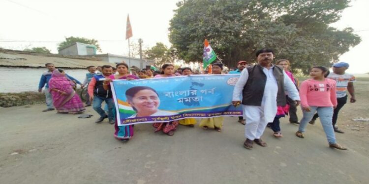 মা দুর্গার অপমান ! পূর্বস্থলীতে তৃণমূলের ধিক্কার মিছিল