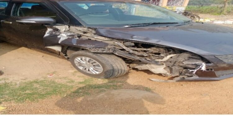 ভাতাড়ে মোটর ভ্যানে ধাক্কা গাড়ির,মৃত ১, আহত ৩