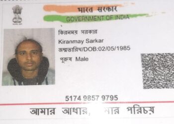 বাবা-মায়ের সামনে বঁটি দিয়ে গলার নলি কেটে আত্মঘাতী ছেলে