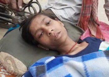 স্বাস্থ্য সাথী কার্ডে মিলছে না চিকিৎসা !   সপরিবারে স্বেচ্ছা মৃত্যুর আবেদন