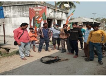 ভাতাড়ে জেপি নাড্ডার কাটআউটে গোবর লেপে দেওয়ার ঘটনায় চাঞ্চল্য