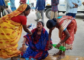 কাটোয়ায় পিক আপ ভ্যান উলটে মৃত্যু ২ নির্মান শ্রমিকের,আহত ৫